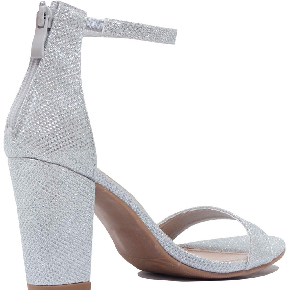 Heels 👠 - Picture 2 of 2